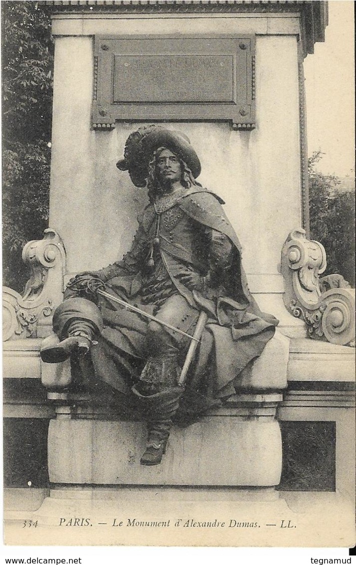 PARIS - Le Monument D'Alexandre Dumas - Statues