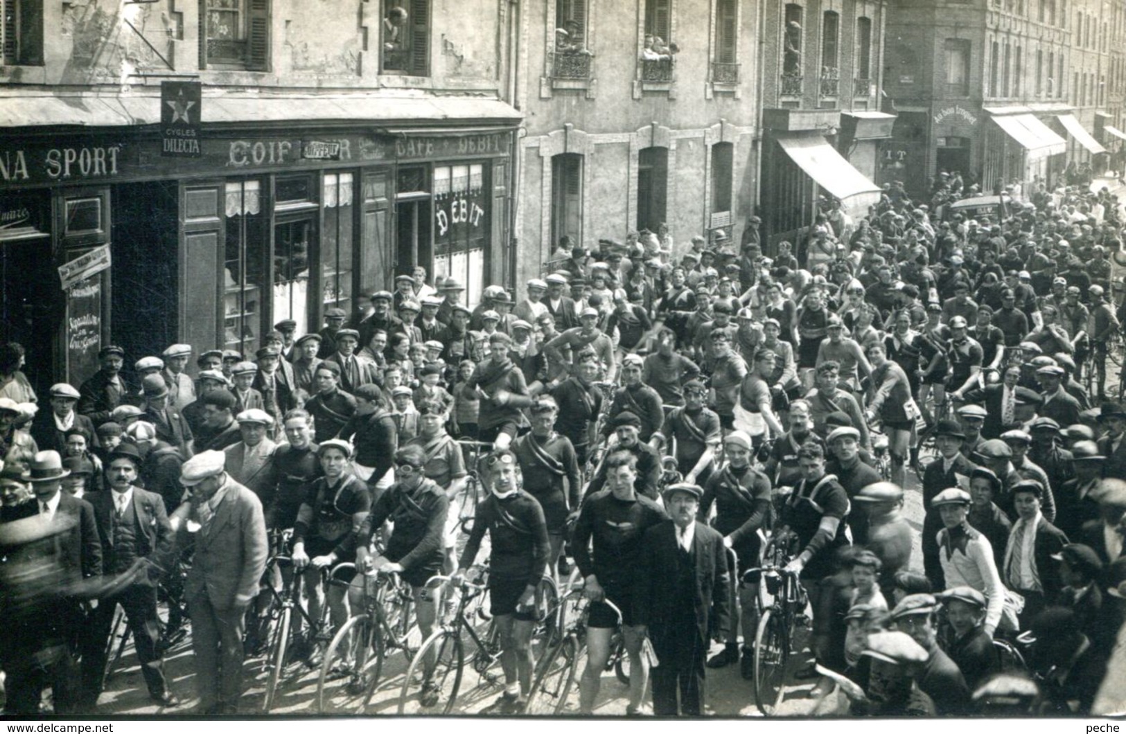 N°66988 -carte Photo Le Havre Graville Course Cycliste Départ Devant Le Magasin Cycles Valina Sport - Non Classés