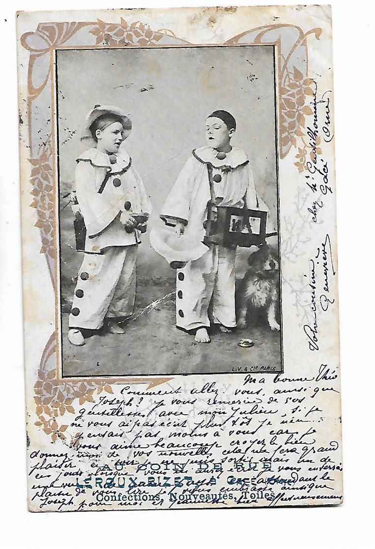 2  Enfants  Pierrots  Et  Chien   ( Pub.  Leroux - Bizet  à  Gace  ( Orne  )      -   ( état ) - Entertainers