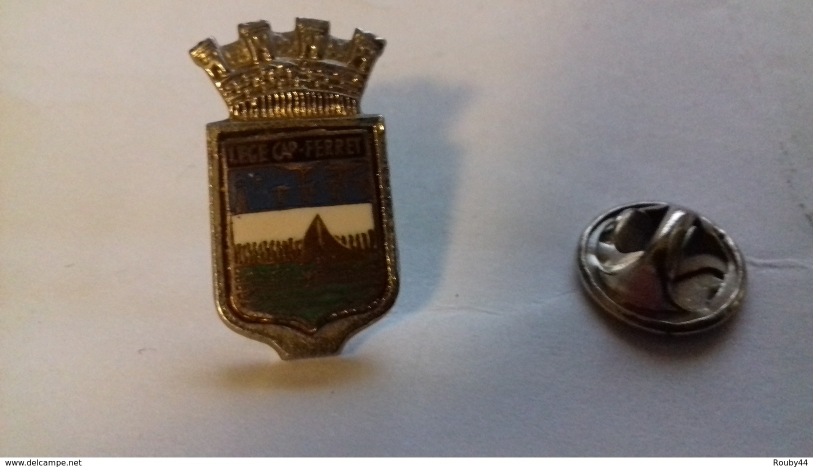 Pin's B Ville De Lege Cap Feret - Steden