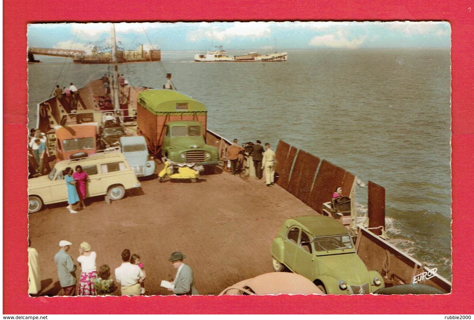 ILE DE RE 1963 BAC DE TRANSPORT ENTRE RE ET LA PALLICE VOITURE CAMION CITROEN SCOOTER VESPA PIAGGIO - Ile De Ré