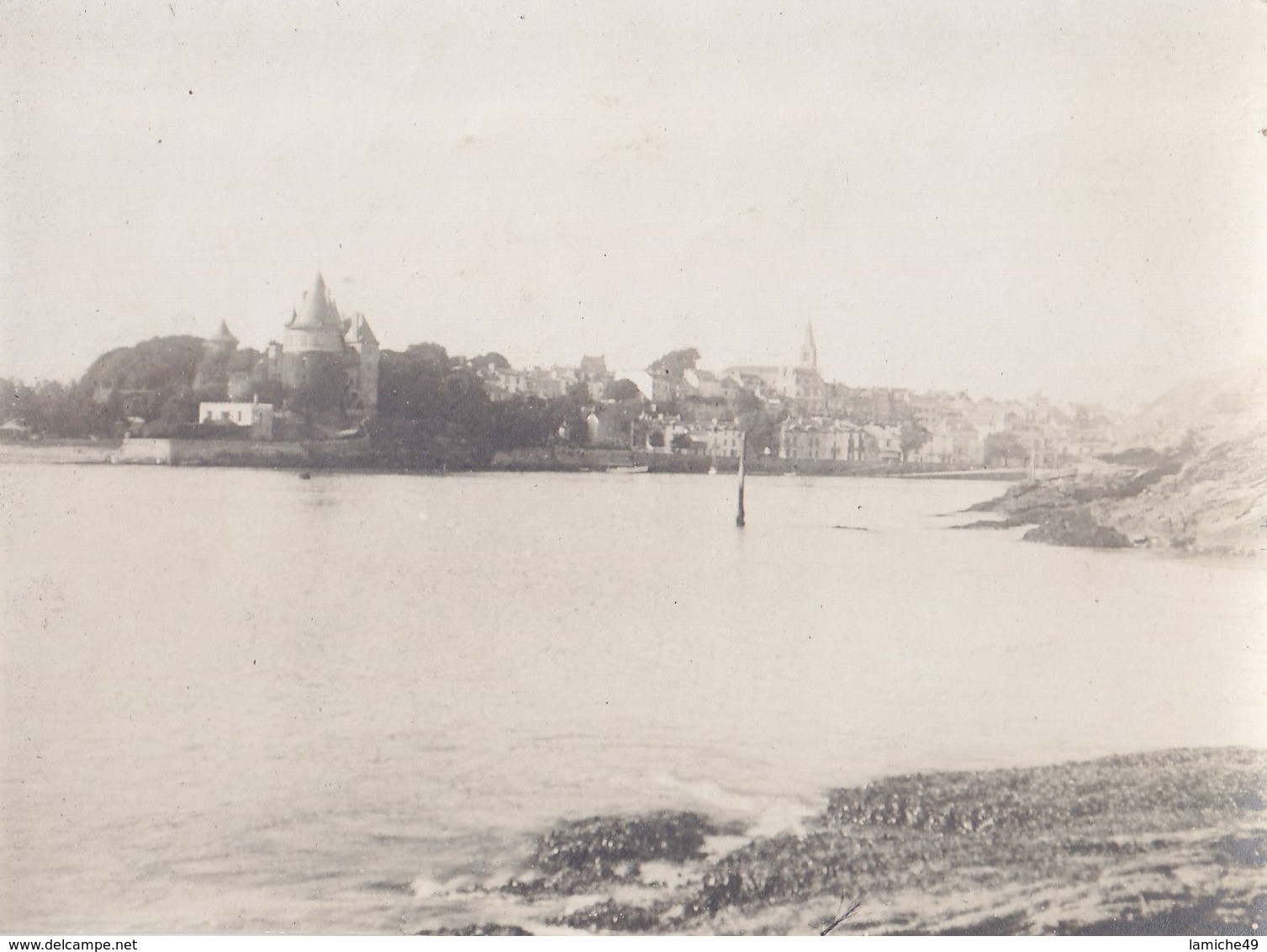 5 PHOTOS PORNIC 1915 ? VUE DU CHATEAU  L' ENTREE DU PORT QUAI BATEAU De PECHE VOILIER FEMMES VOIR SCANS - Places