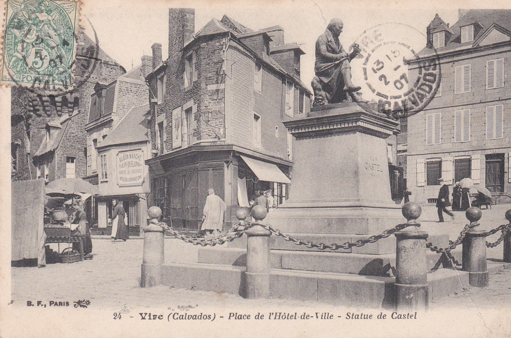 VIRE  -  Place De L' Hôtel De Ville  -  Statue De Castel - Vire