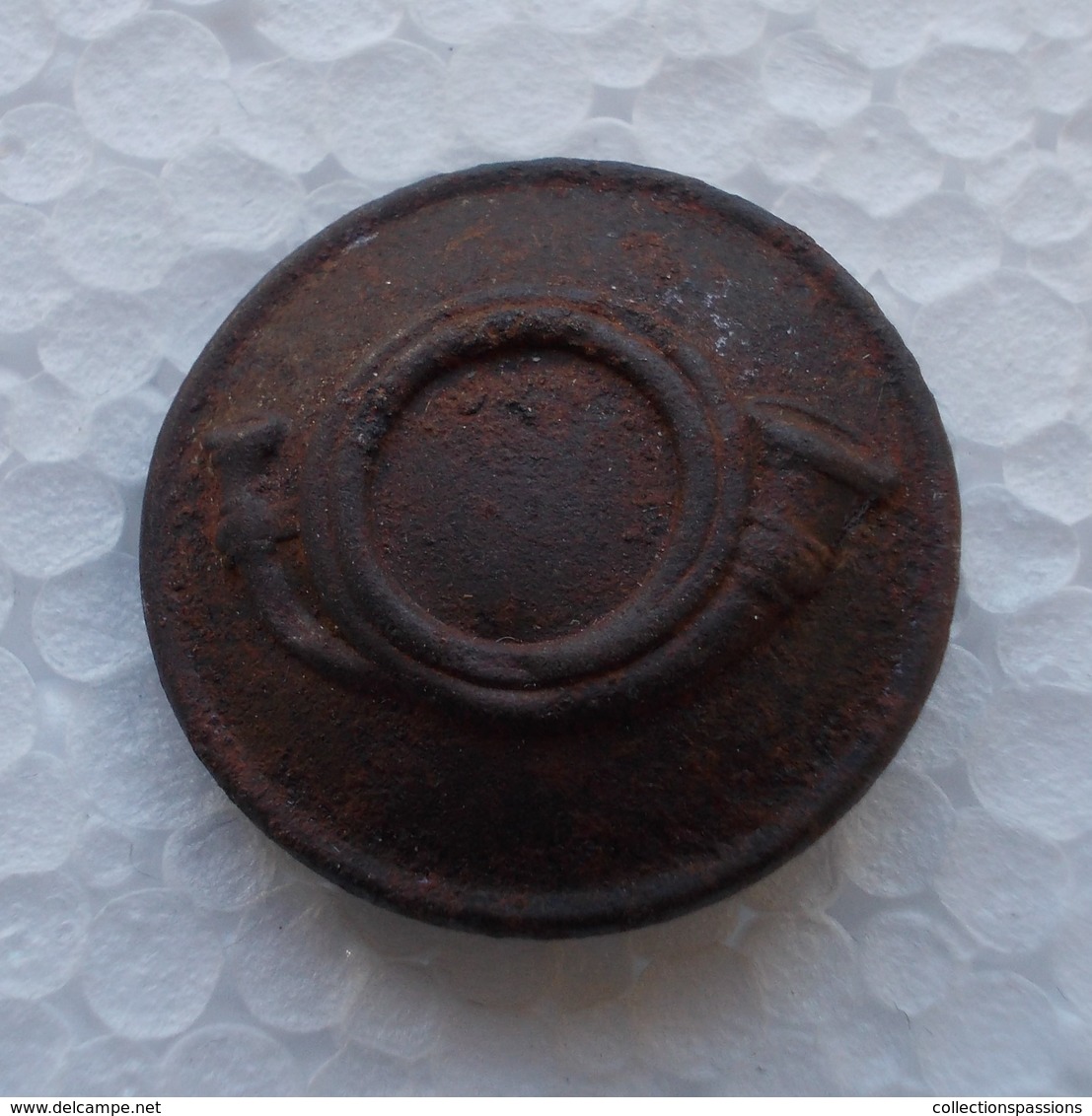 - Ancien Bouton Militaire. Chasseur à Pied - - Buttons