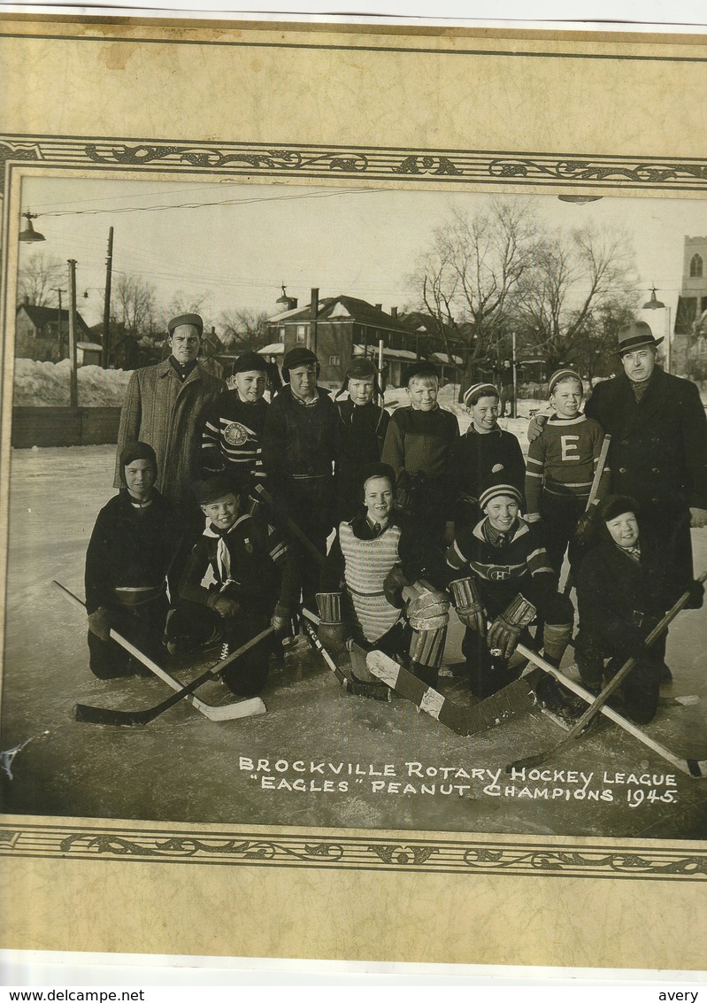Brockville Rotary Hockey League "Eagles" Peanut Champions 1945 Syl Apps Signature In Corner  14" X 11"  35 Cm X 27.5 Cm - Other & Unclassified