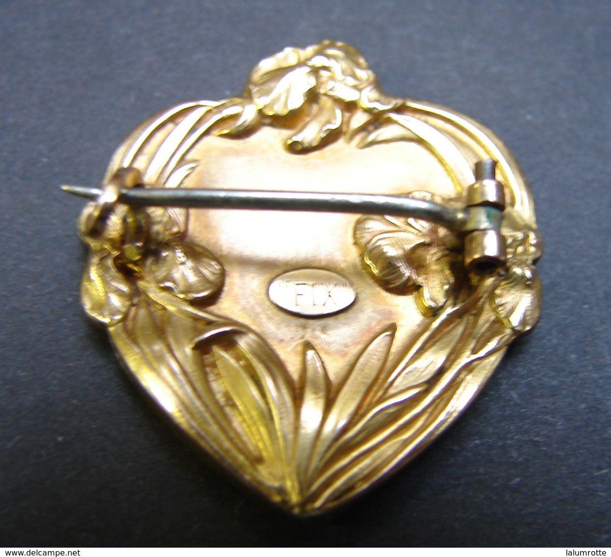 Bijoux. 55. Magnifique Broche FIX Art Nouveau. Fleurs Et Femme Dans Un Cœur. - Broches