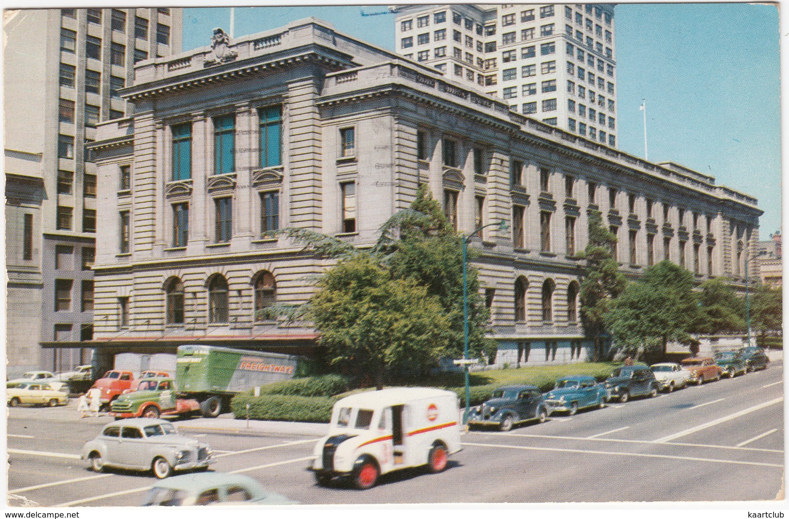 Tacoma: DIVCO DELIVERY TRUCK, PONTIAC '42, GMC COE '51, GMC '51 - Post Office - (Washington, USA) - Toerisme