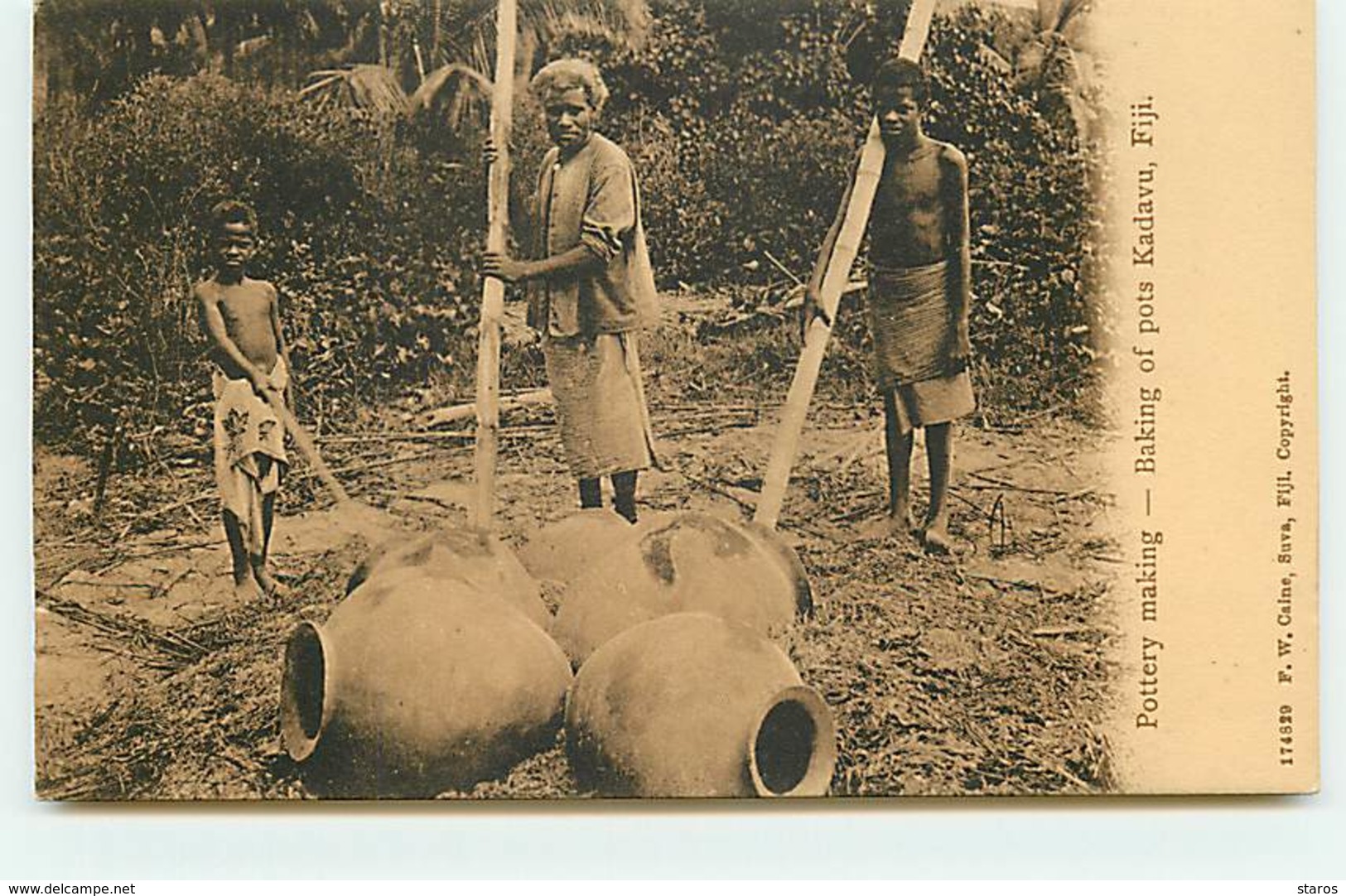 FIDJI - Pottery Making - Baking Of Pots Kadavu - Fidji