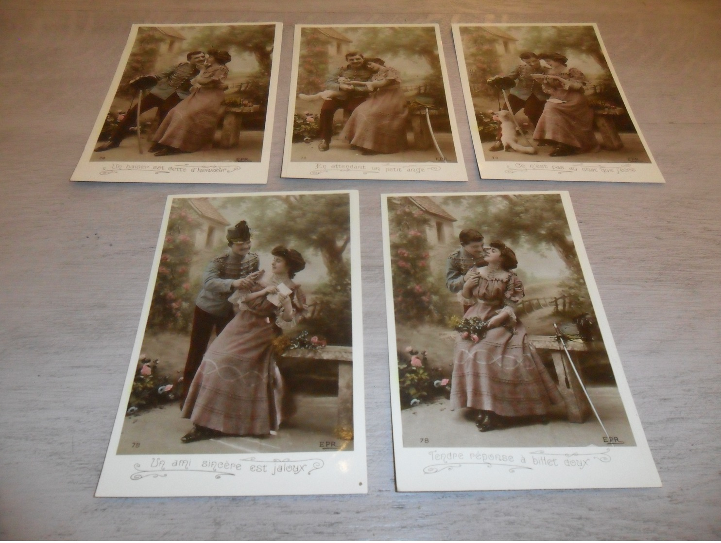 Couple ( 29 )   Koppel   Serie Van 5 Postkaarten - Serie De 5 Cartes Postales -  Soldat  Soldaat  Militair - Couples