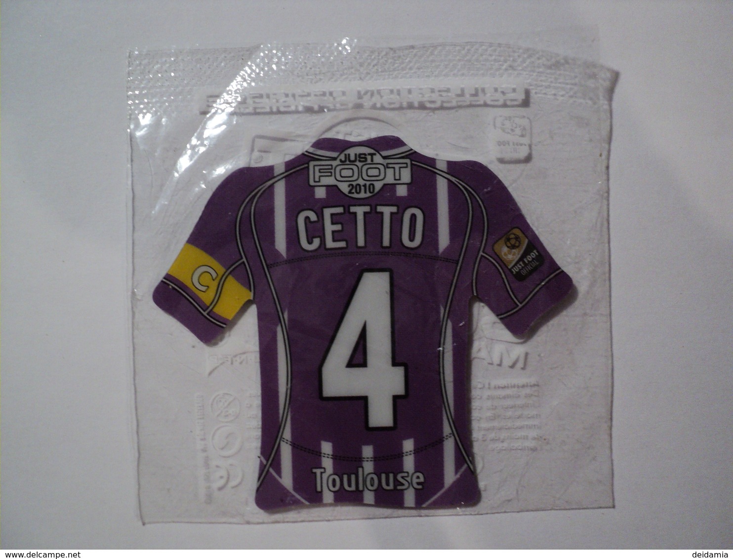 MAGNET FOOTBALL 2010. CETTO DE TOULOUSE. DANS SON SACHET. LIGUE 1 - Sport