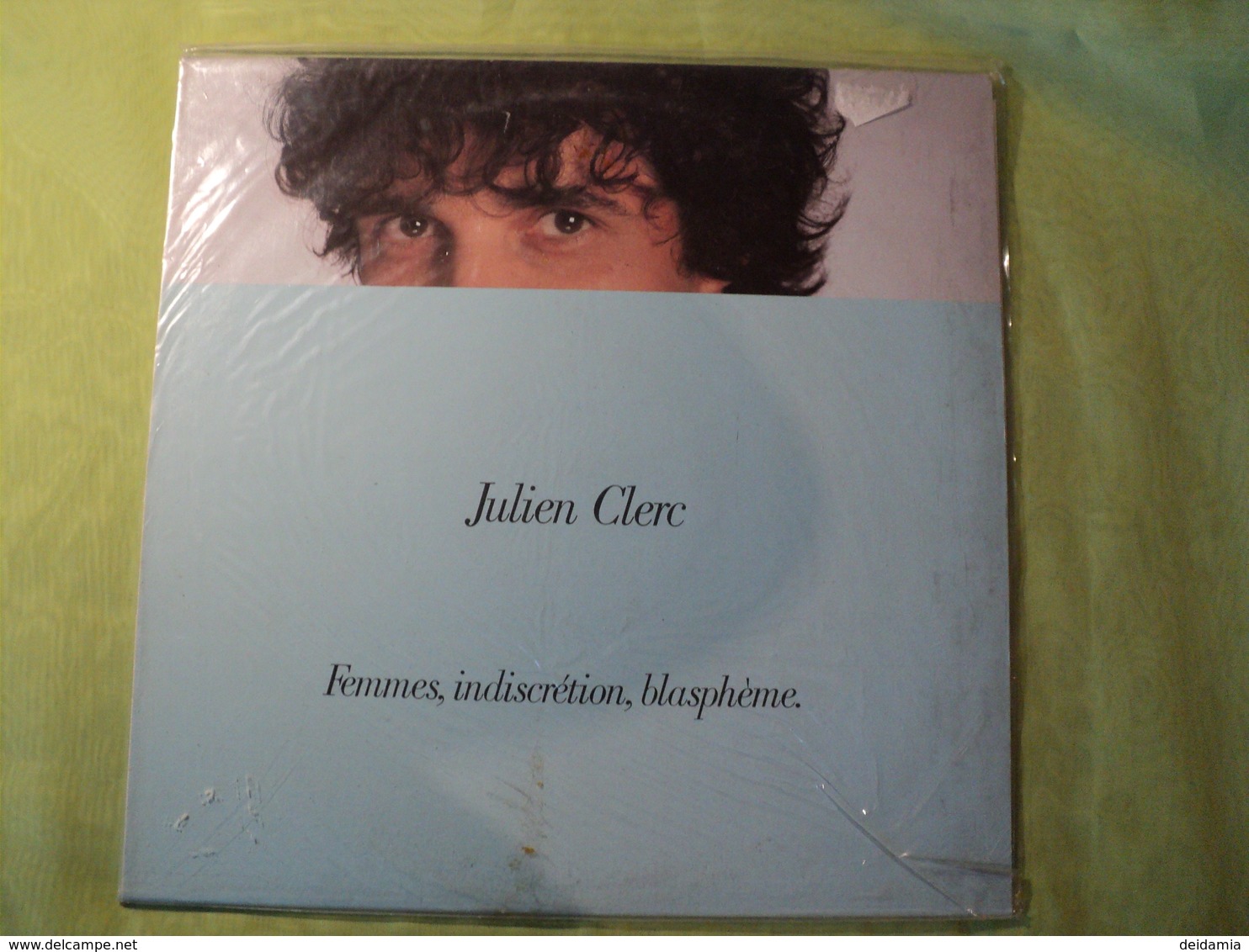 JULIEN CLERC. LOT DE DEUX 33 TOURS ET UN COFFRET 3 DISQUES.  1974 / 1982  POSTER DE 1974 DANS LE COFFRET. FEMMES JE VOU - Autres - Musique Française