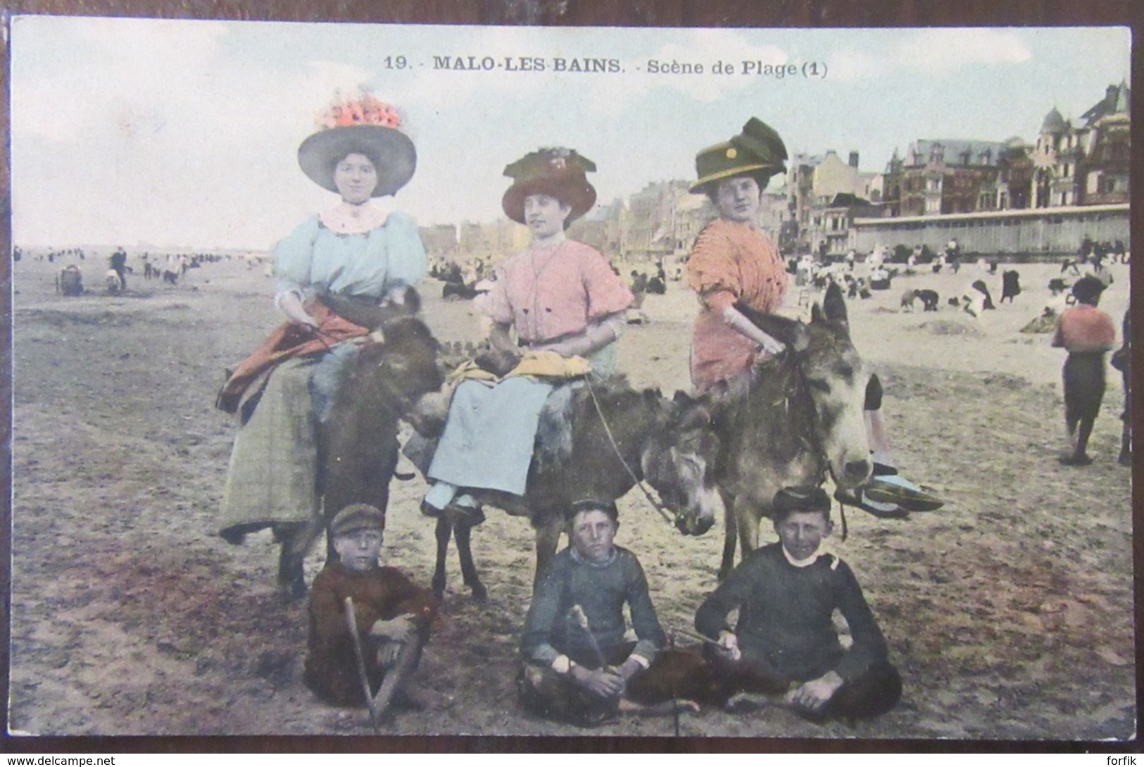 France - CPA Malo-Les-Bains - Scène De Plage - Carte Couleur Animée (femmes, Enfants, ânes) Circulée Le 15 Juin 1915 - Autres & Non Classés