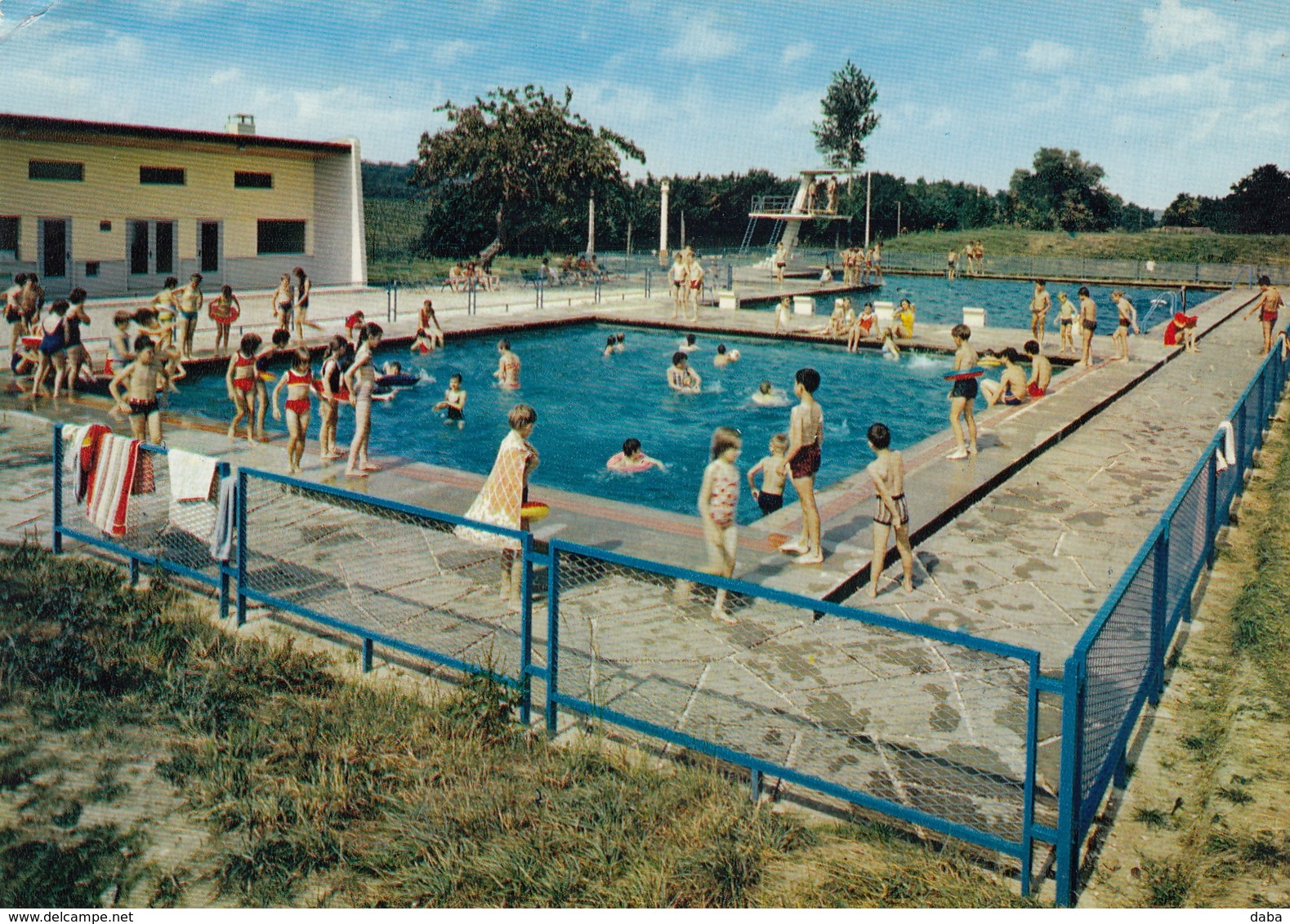 Sezanne.  Piscine Municipale - Sezanne