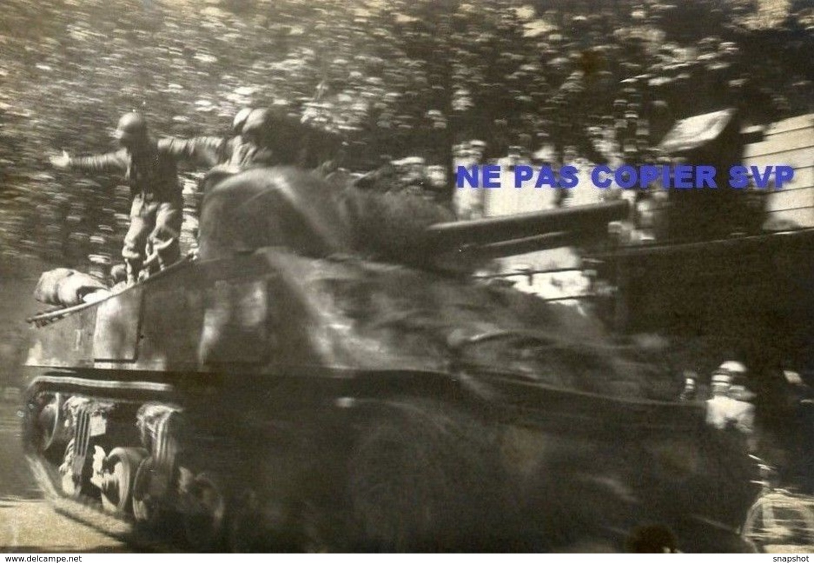 Lot De 5 Photos Libération De Paris Guerre 39 45 Ww2 (second Lot) - Guerre, Militaire