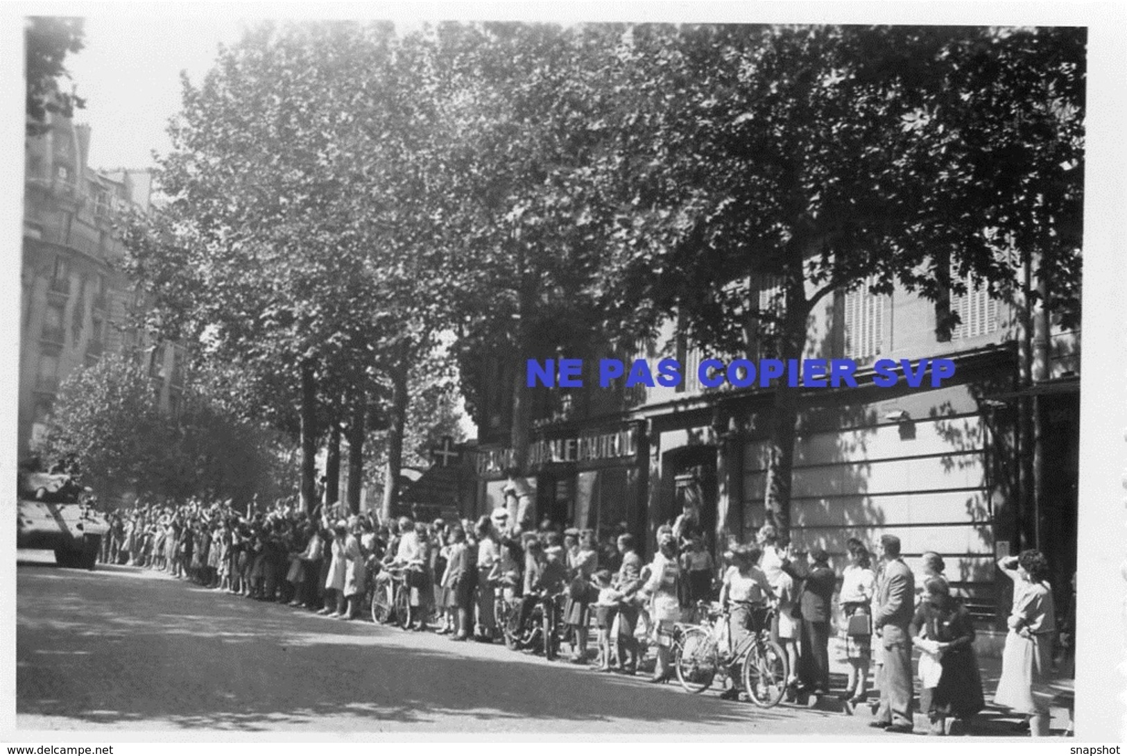 Lot De 5 Photos Libération De Paris Guerre 39 45 Ww2 (second Lot) - Guerre, Militaire