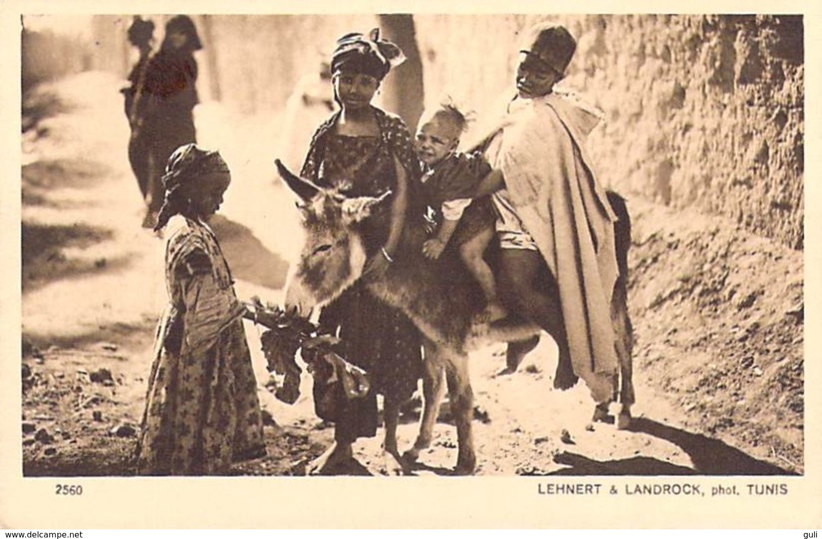 TUNISIE Lehnert & Landrock   N° 2560 SERIE VI  Paysages  D'Orient Les AMIES (enfants ) *PRIX FIXE - Tunisie