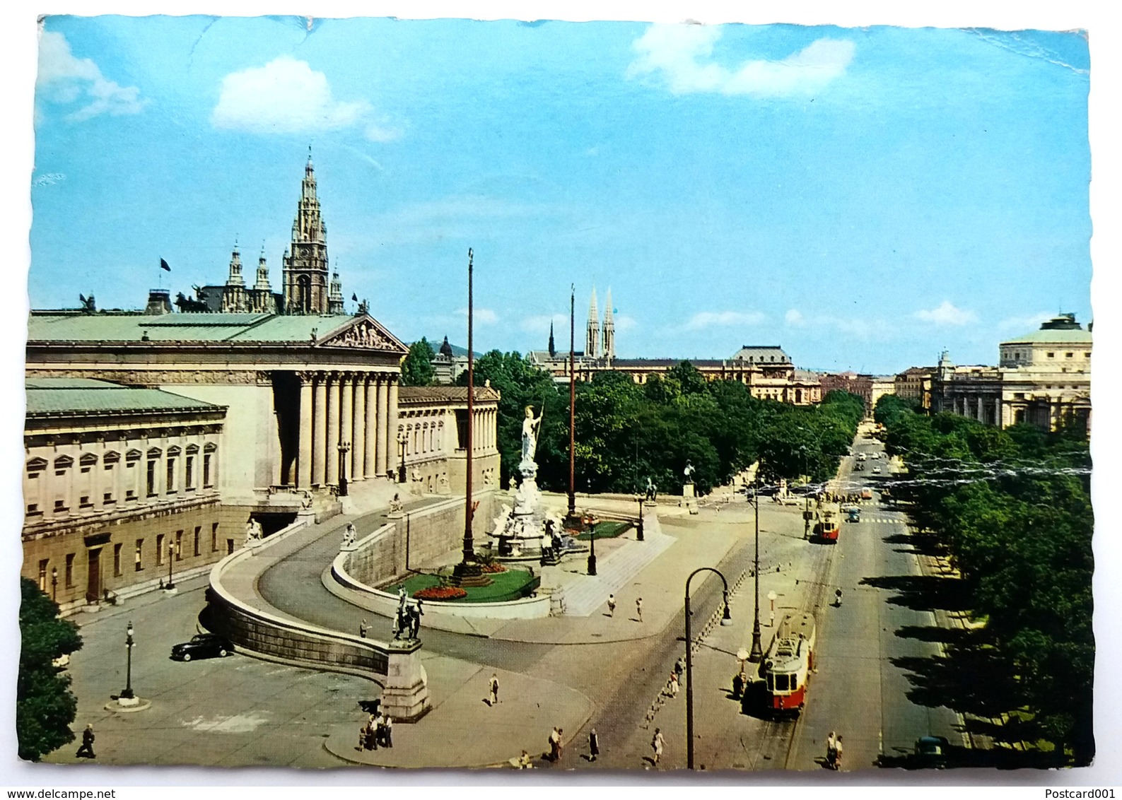 #376  The Ringstrasse, Hauses Of Parlament, Town Hall And Old Teatre - Vienna, AUSTRIA - Used Postcard Stamp 1977 - Ringstrasse