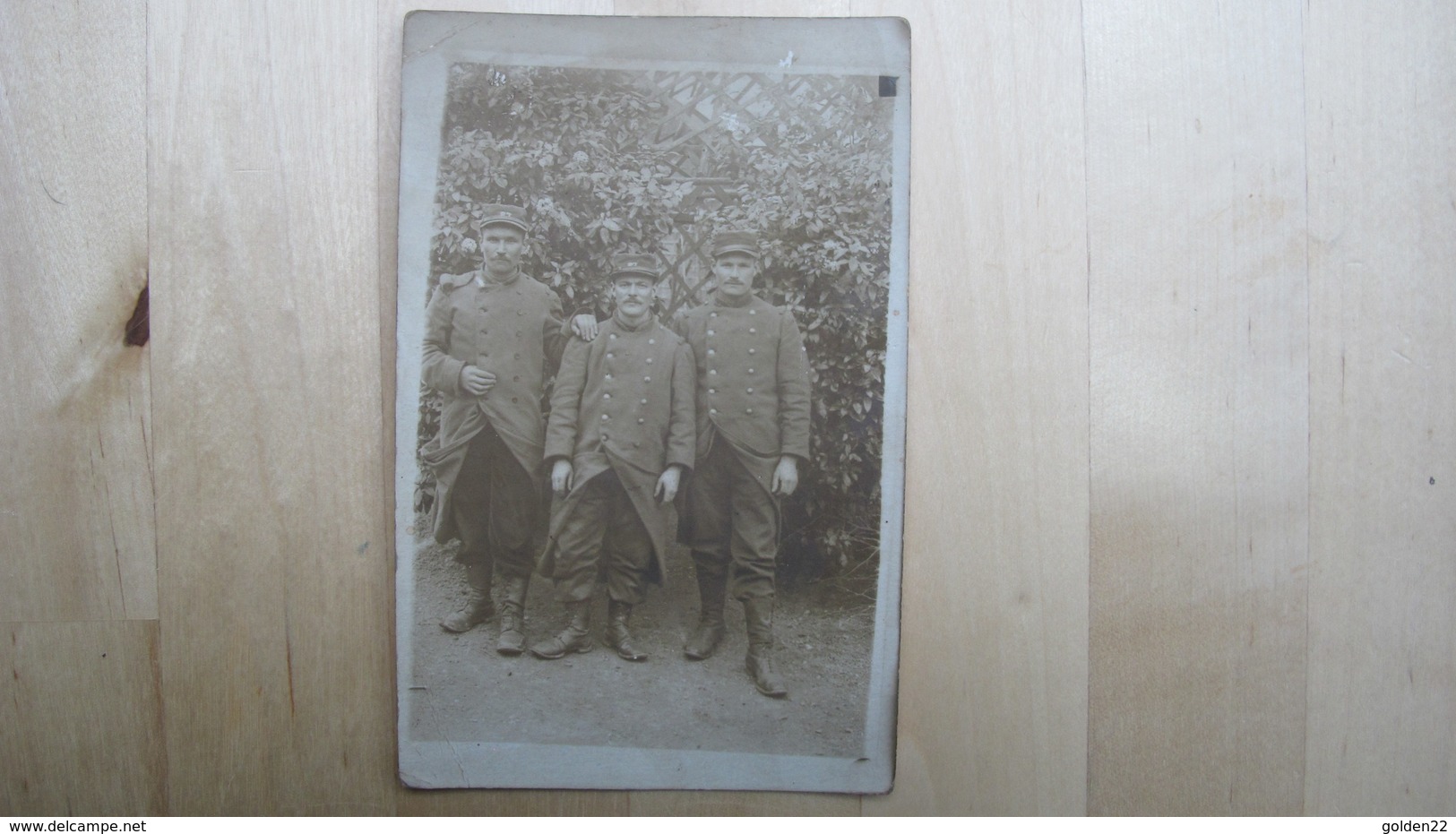 Carte Photo. 3 Militaires. - Personnages