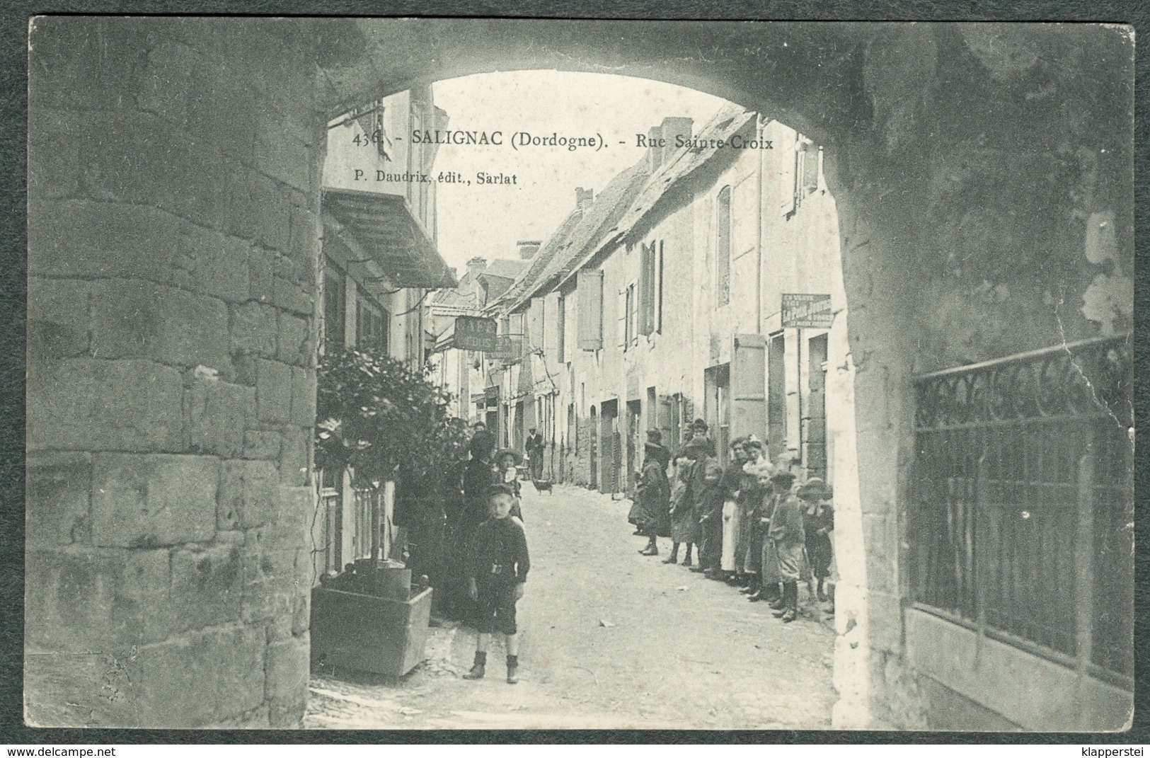 24 - Dordogne - Salignac Rue Sainte-Croix Enfants Commerces - Sonstige & Ohne Zuordnung