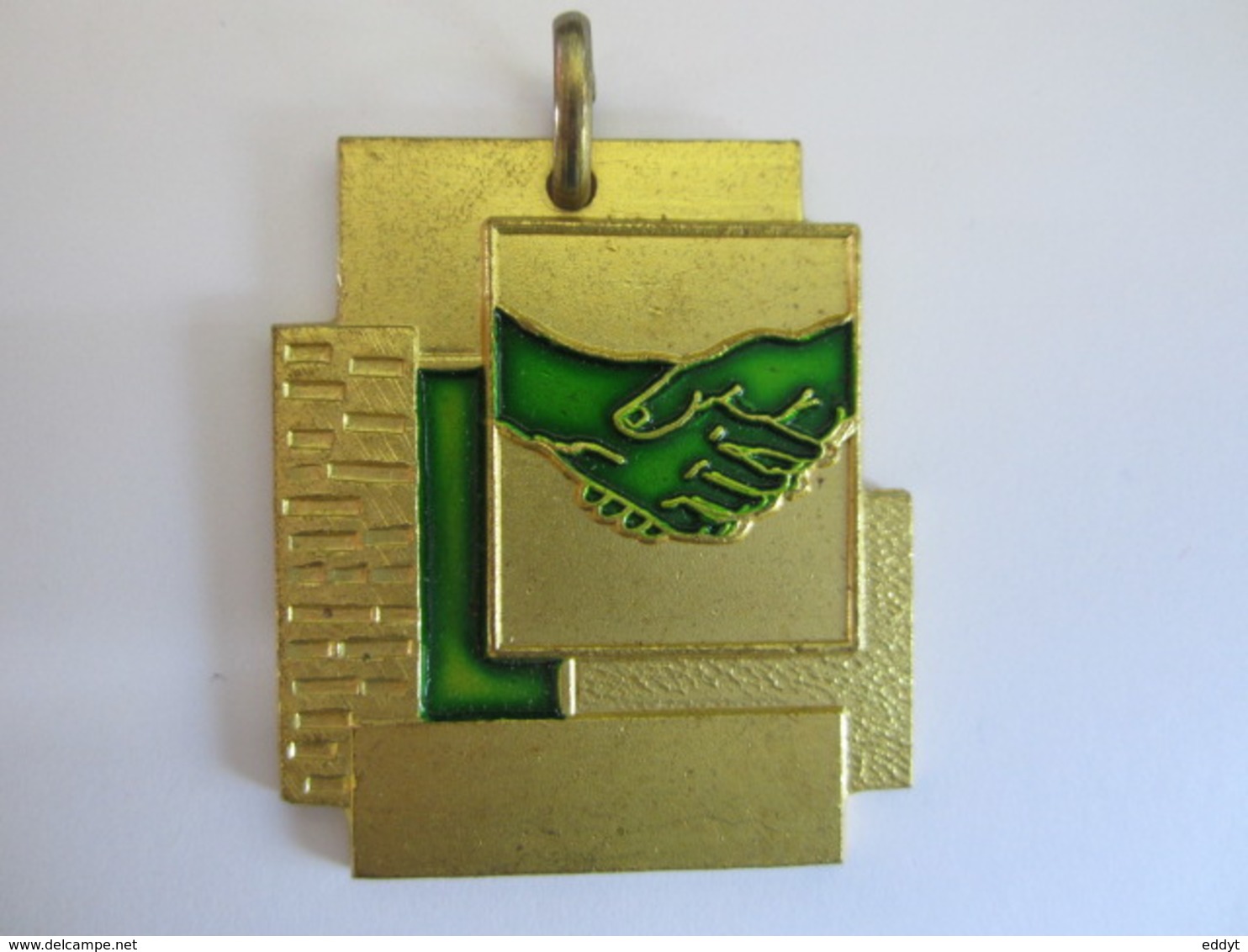 Médailles récompenses - SKI - TENNIS ou AMITIÉ - VICTOIRE - FAIR PLAY métal couleur or Dimension : 36 x 40 mm * Neuves*