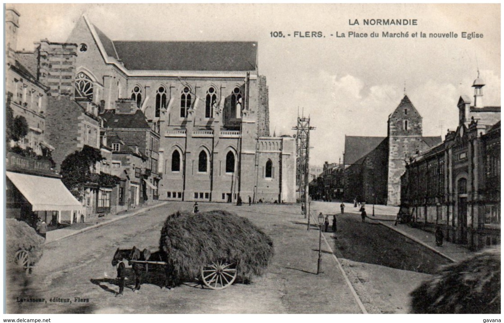 61 FLERS - La Place Du Marché Et La Nouvelle église - Flers