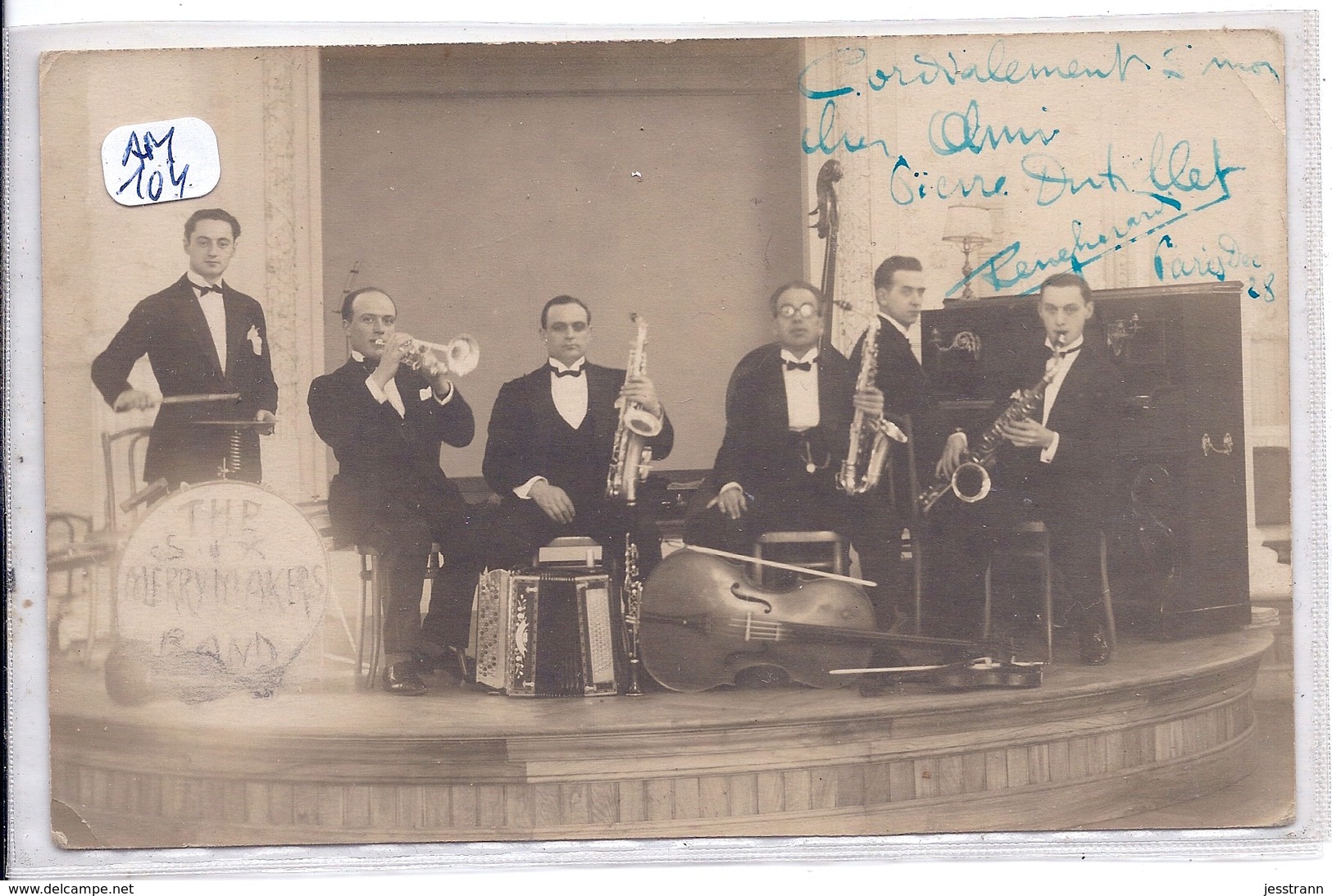 CARTE-PHOTO- PARIS 1928- THE MERRYMAKERS BAND EN REPRESENTATION- AUTOGRAPHE ET DEDICACE - Musica E Musicisti