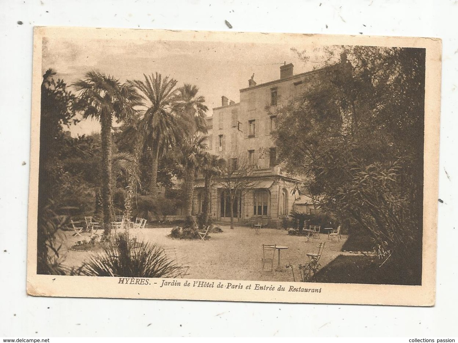 Cp , Hotels & Restaurants , Jardin De L'hôtel De Paris Et Entrée Du Restaurant, Vierge , 83 , HYERES - Hotels & Restaurants