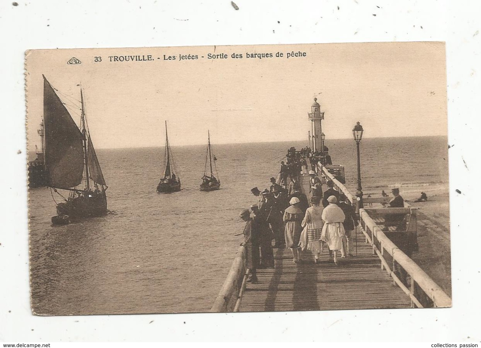 Cp , BATEAUX ,  14 , TROUVILLE , Les Jetées , Sortie Des Barques De Pêche - Pêche