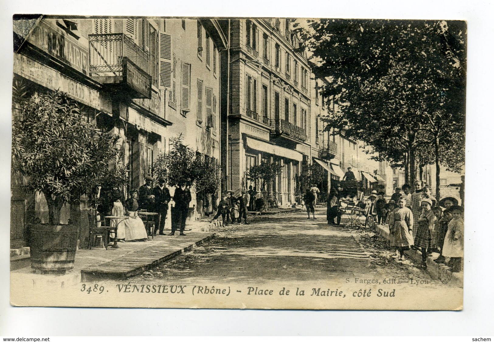 69 VENISSIEUX Le CAFE De La Mairie Clients Anim PLace De La Mairie Coté Sud  1917 écrite    /D03-2017 - Vénissieux