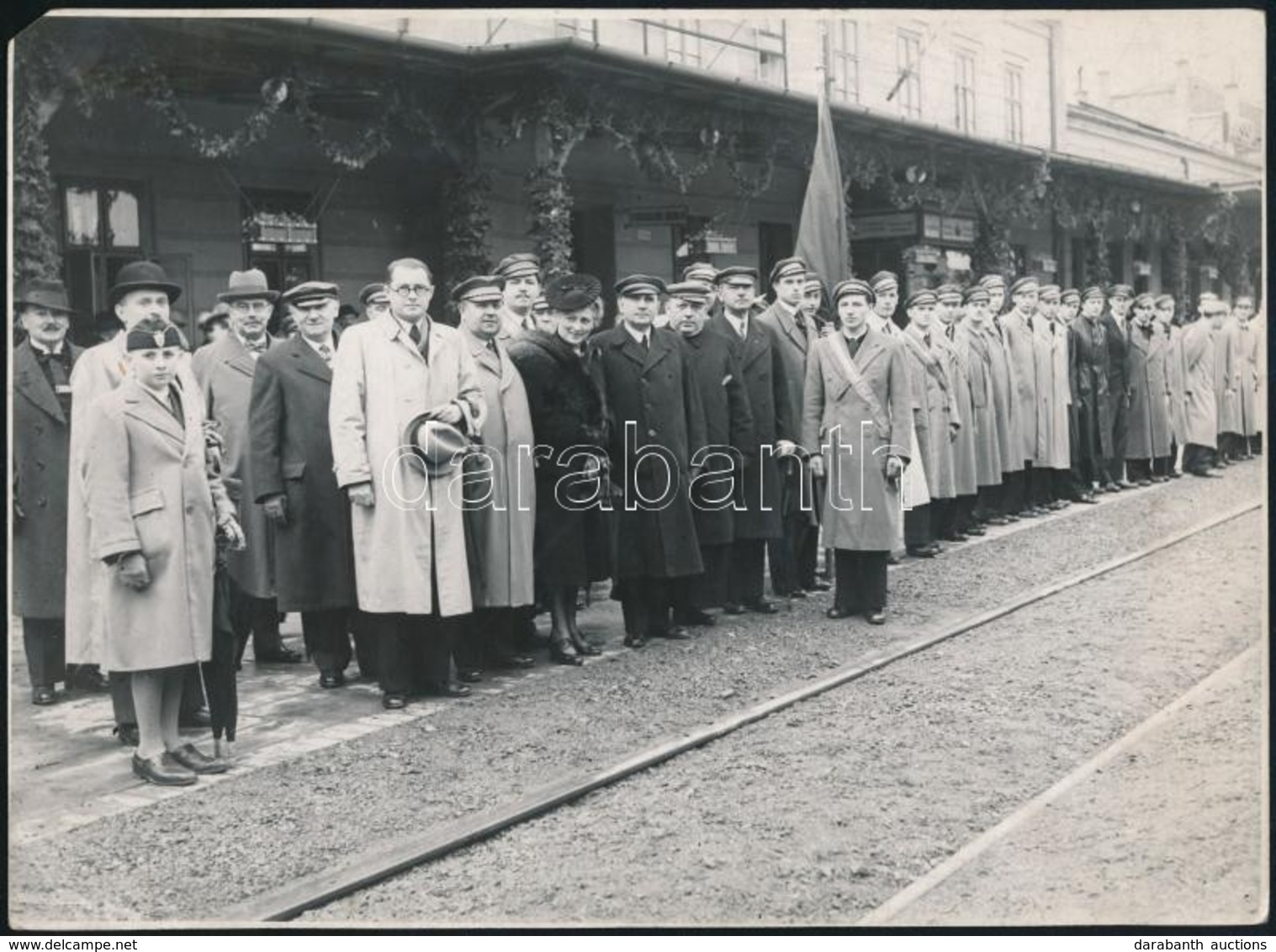 1938 Ipolysági Magyar Bevonulást Fogadó Bizottság Az állomáson, Szádeczky-Kardoss Boldizsár (1883 - 1951) Ezredes Felesé - Autres & Non Classés