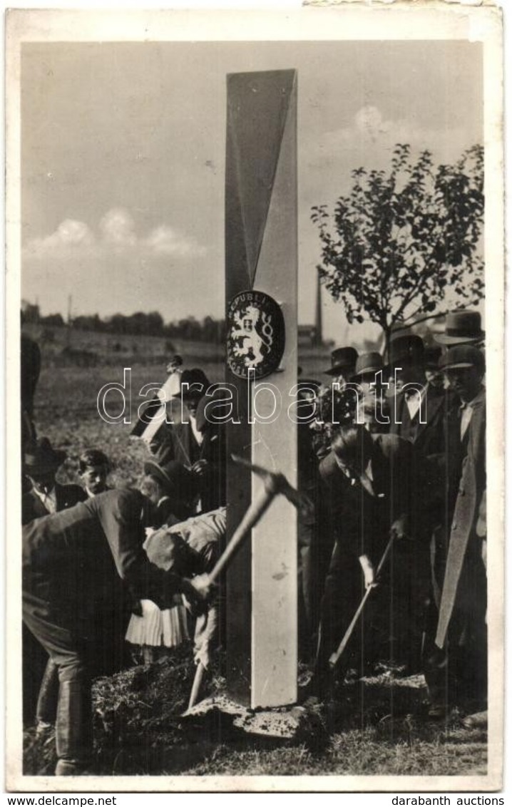 T2 1938 Ipolyság, Sahy; Bevonulás / Entry Of The Hungarian Troops,  '1938 Az Első Visszatért Magyar Város' So. Stpl - Non Classés