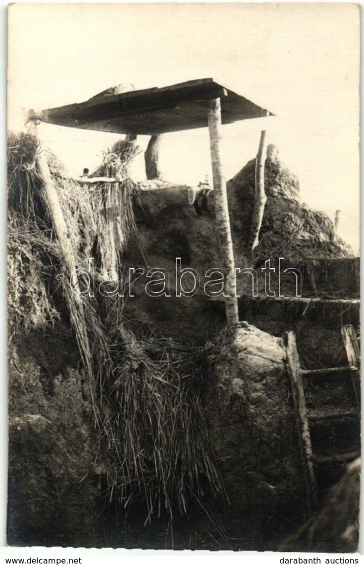 ** T2 Homokpadon Kialakított Lövészárok Fedett Puskaállása / WWI Austro-Hungarian K.u.K. Trenches Made In The Sand Beds, - Non Classés