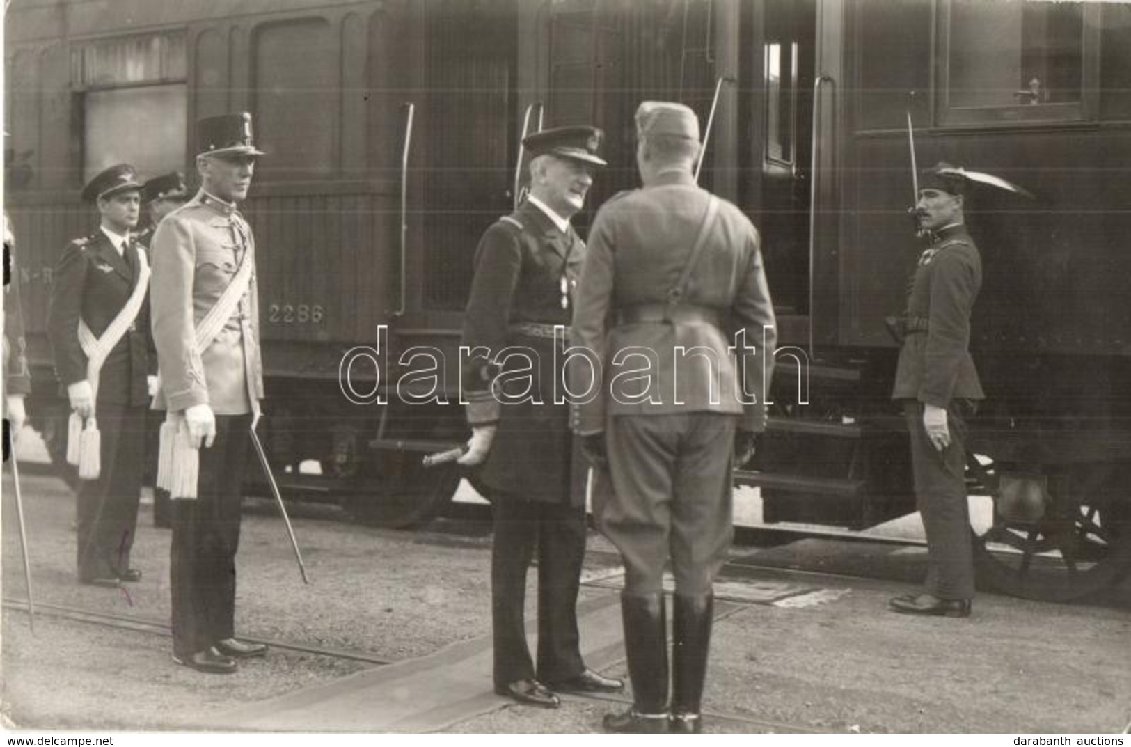 T2 1941 Budapest, Horthy Miklós A Vasútállomáson, Darutollas Tiszt / Horthy At The Railway Station. Photo - Non Classés