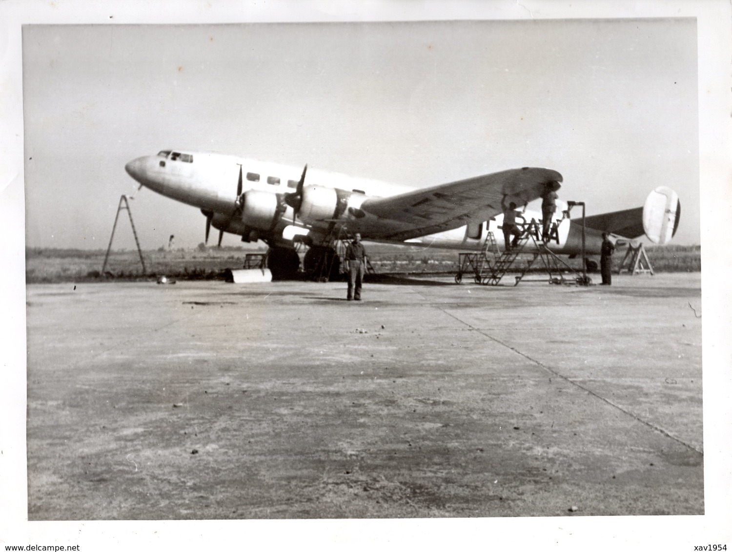 QUADRIMOTEUR FRANCAIS Sur Tarmac - Aviation