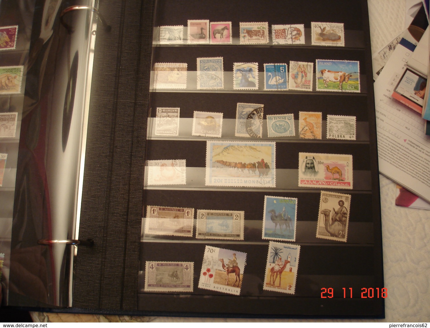 BEL ALBUM CONTENANT COLLECTION DE TIMBRES NEUFS ET OBLITERES SUR LES ANIMAUX ( ferme et foret)