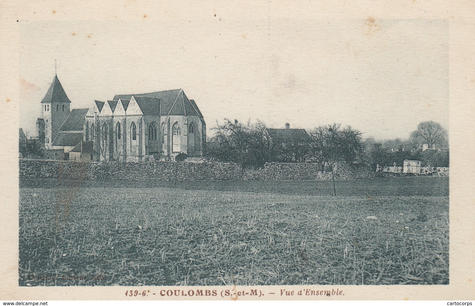 77 - Coulombs - Un Beau Panorama - L'Eglise - Autres & Non Classés