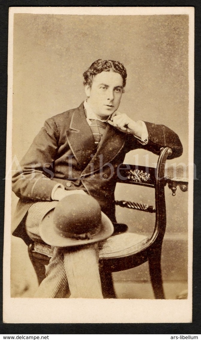 Photo-carte De Visite / CDV / Jeune Homme / Young Man / Photographer J. Webber / Wells / England / 2 Scans / Bowler Hat - Old (before 1900)