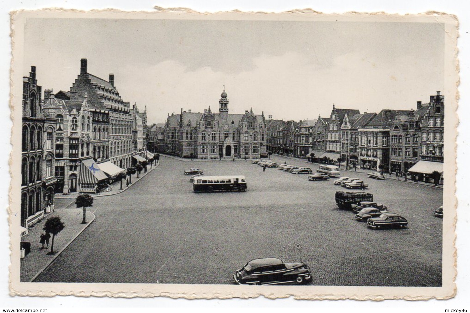 Belgique --IEPER--YPRES--Grand Place (voitures, Autocar ) ..........  à Saisir - Ieper