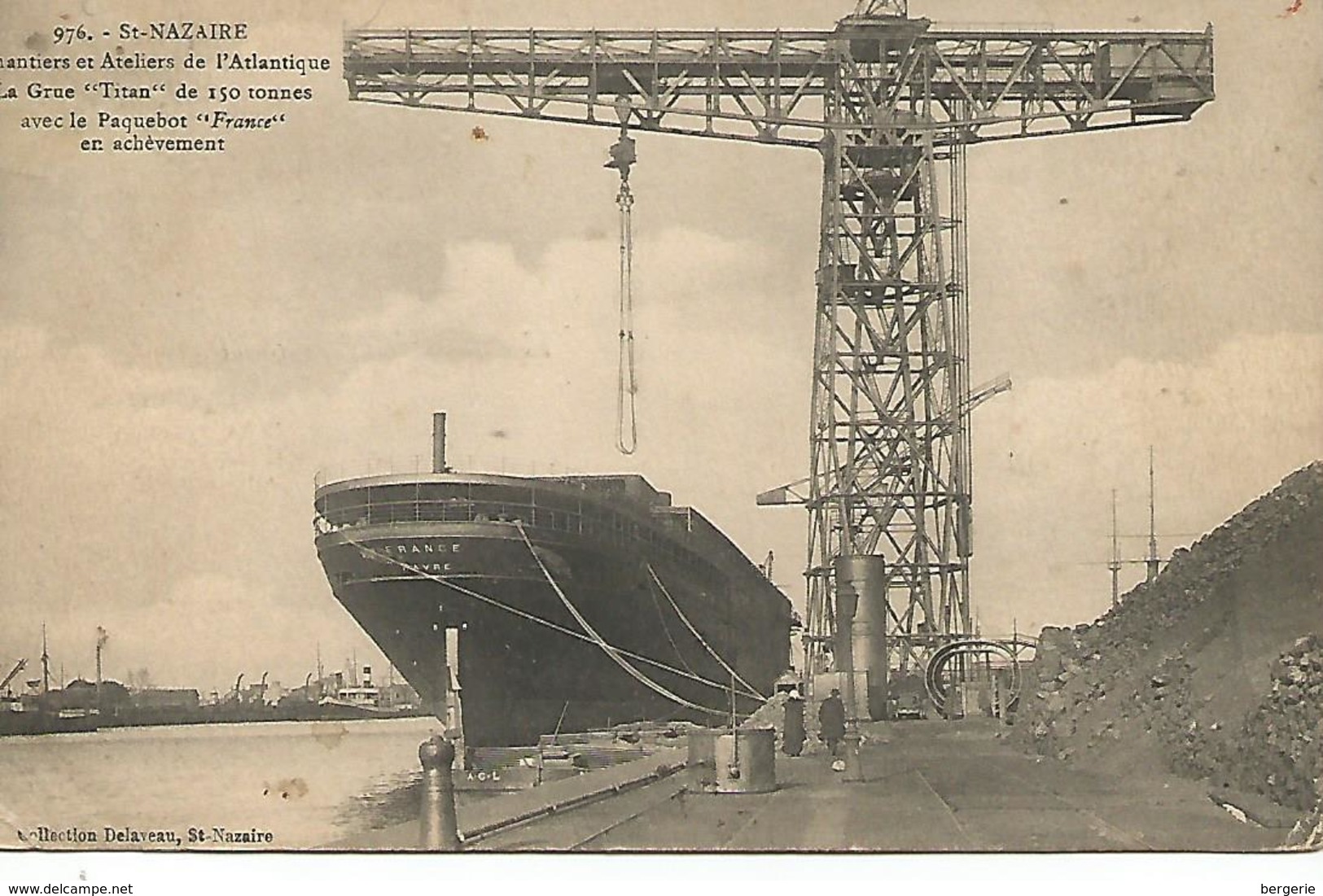 44        Saint-nazaire       La Grue Titan    Avec Le Paquebot "france" - Saint Nazaire