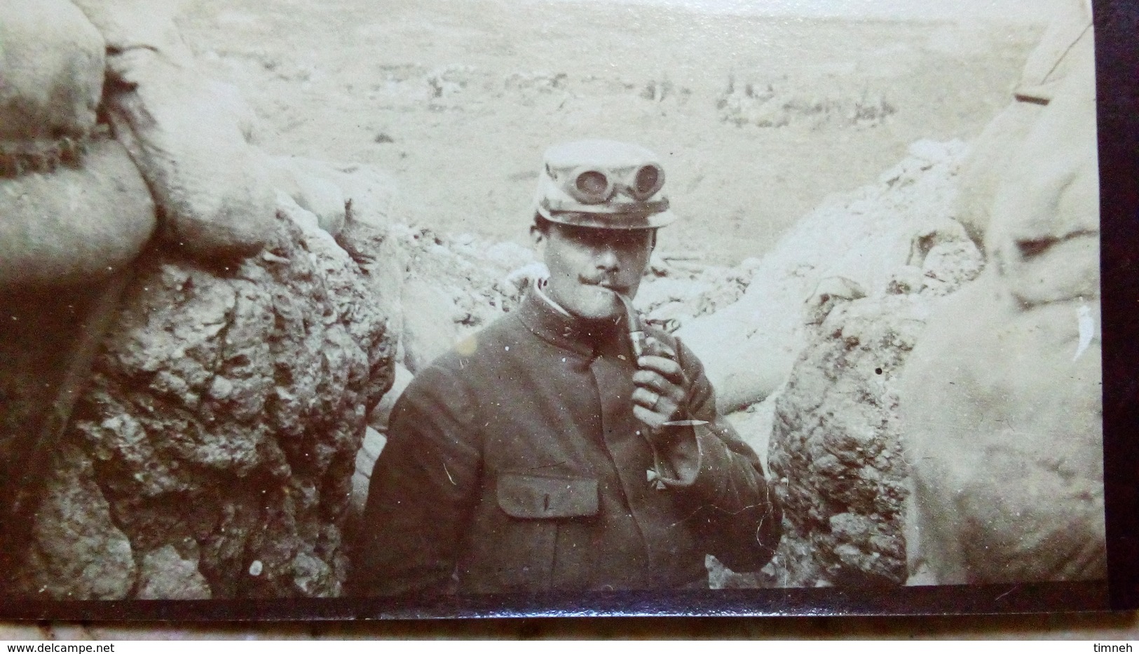 Photographie 8x6cm Originale - MILITAIRE FUME LA PIPE Sur Un Territoire Inconnu - Origine BELFORT - Vers 1930/40 - Guerre, Militaire