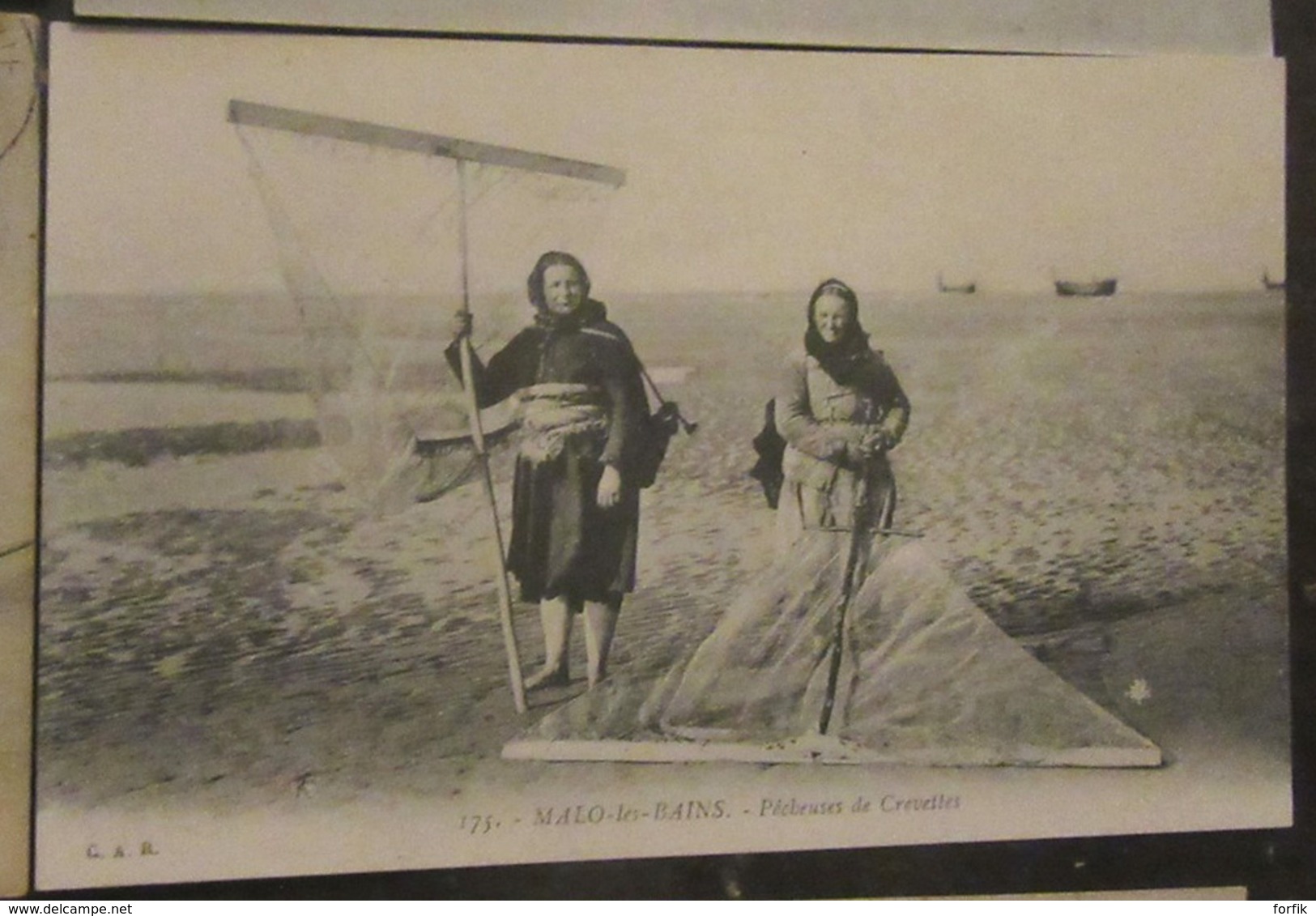 France - 18 CPA thème Pêche (crevettes) - Types de pêcheurs, pêcheuses, Dunkerque, Malo-Les Bains, Bray-Dunes - Animées