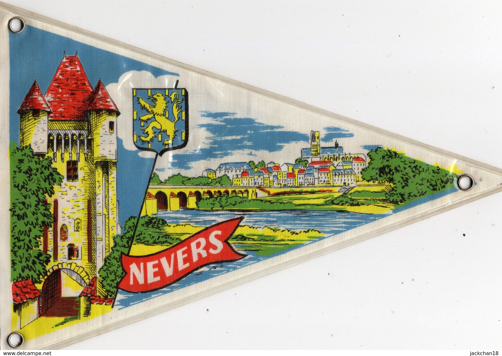 -- FANION TOURISTIQUE VINTAGE TISSU PLASTIFIE - NEVERS NIVERNAIS -- - Obj. 'Souvenir De'