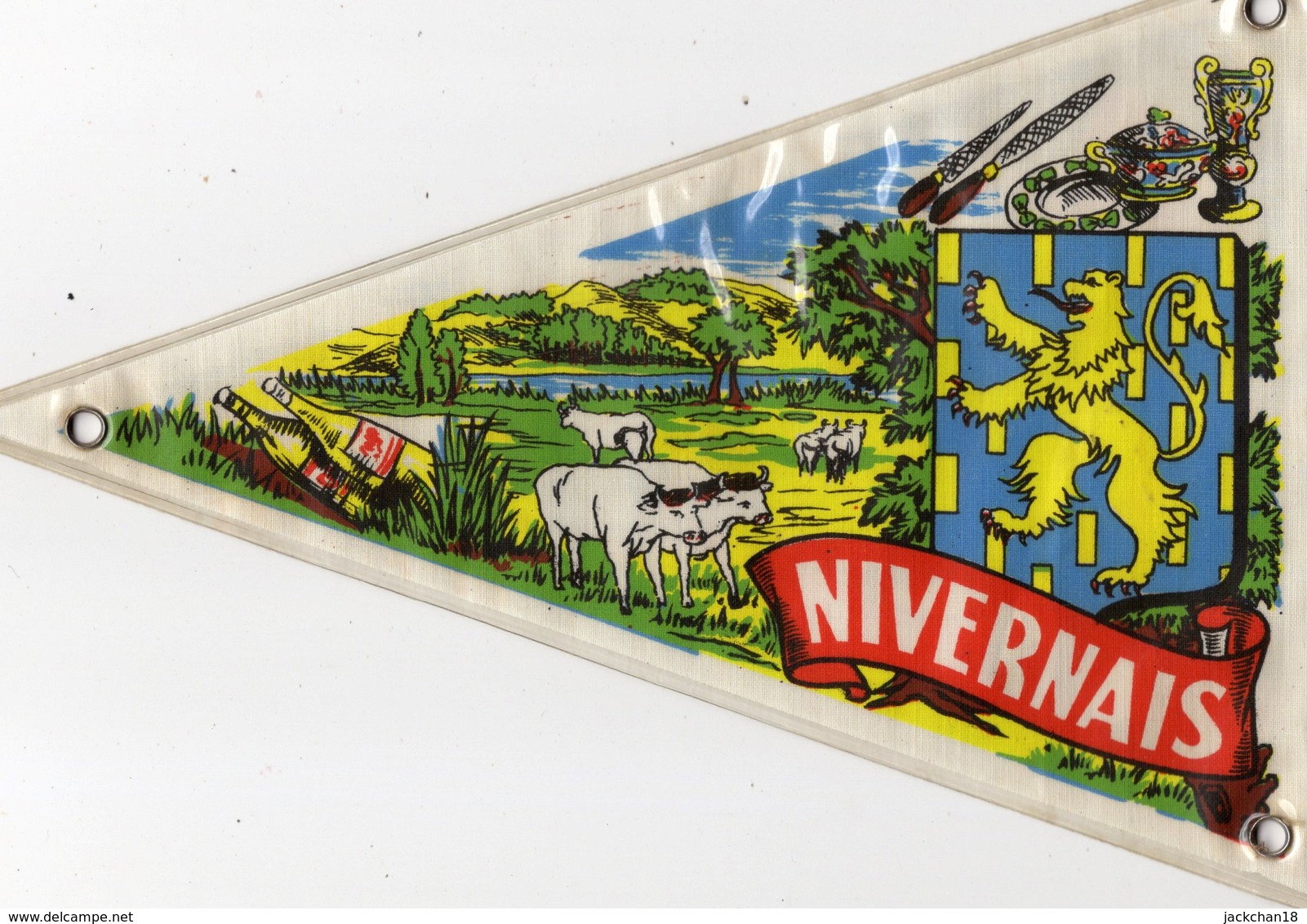 -- FANION TOURISTIQUE VINTAGE TISSU PLASTIFIE - NEVERS NIVERNAIS -- - Obj. 'Souvenir De'