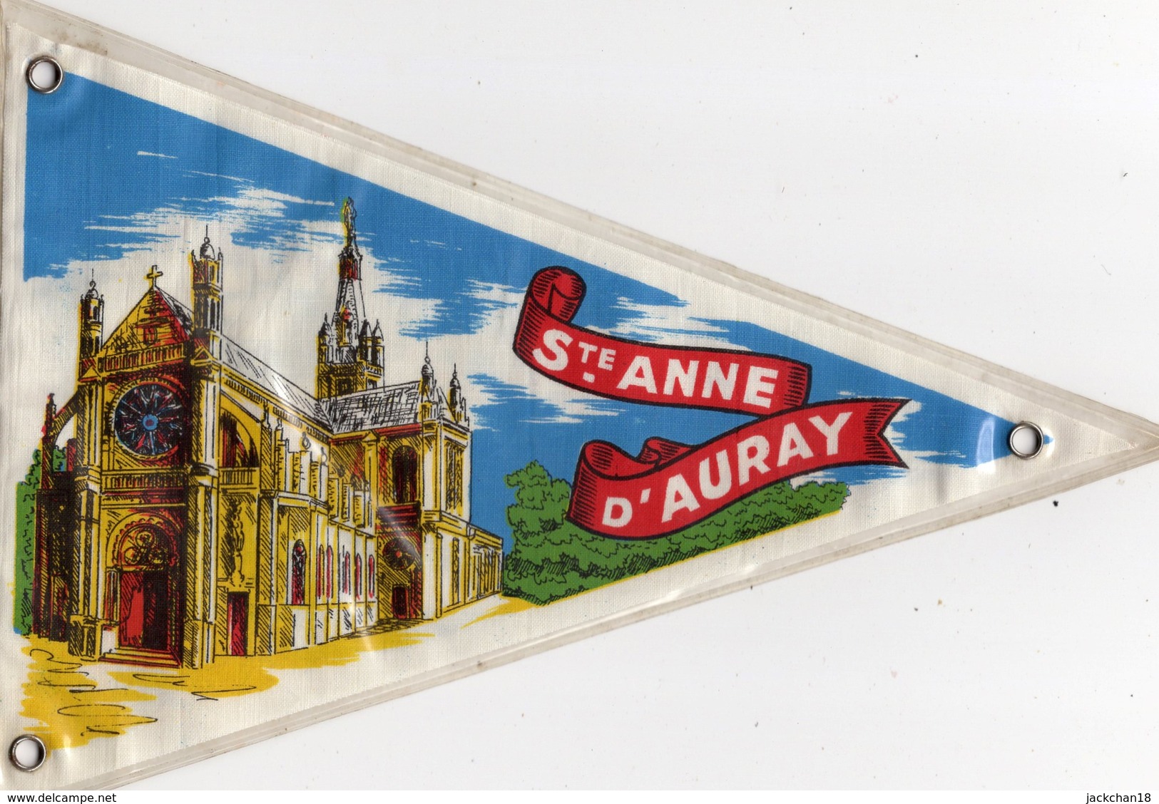 -- FANION TOURISTIQUE VINTAGE TISSU PLASTIFIE - SAINTE ANNE D'AURAY BRETAGNE -- - Obj. 'Souvenir De'