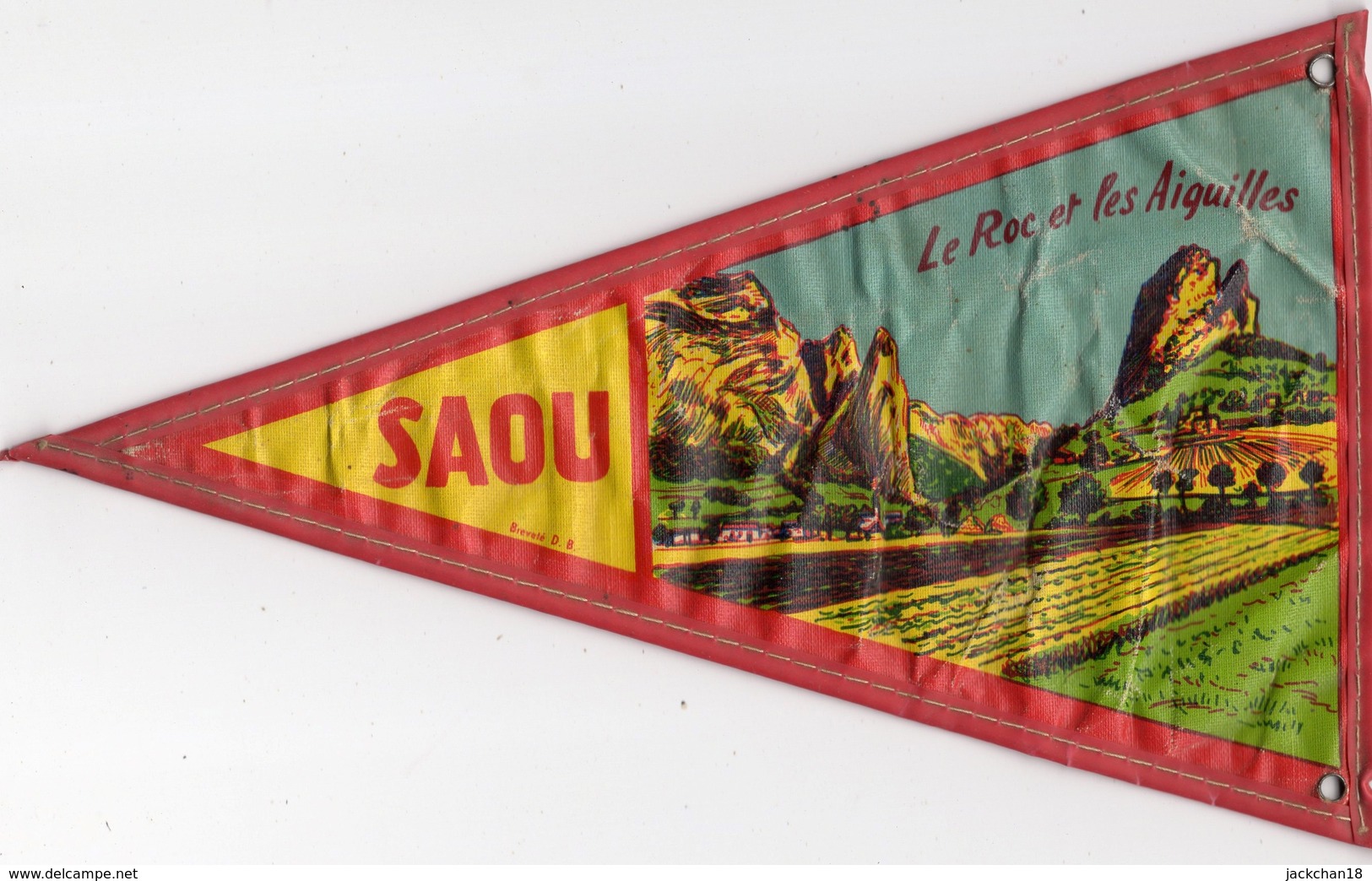 -- FANION TOURISTIQUE VINTAGE TOILE  - FORET DE SAOU " COMBE BELLE - SAOU LE ROC ET LES AIGUILLES  -- - Obj. 'Souvenir De'