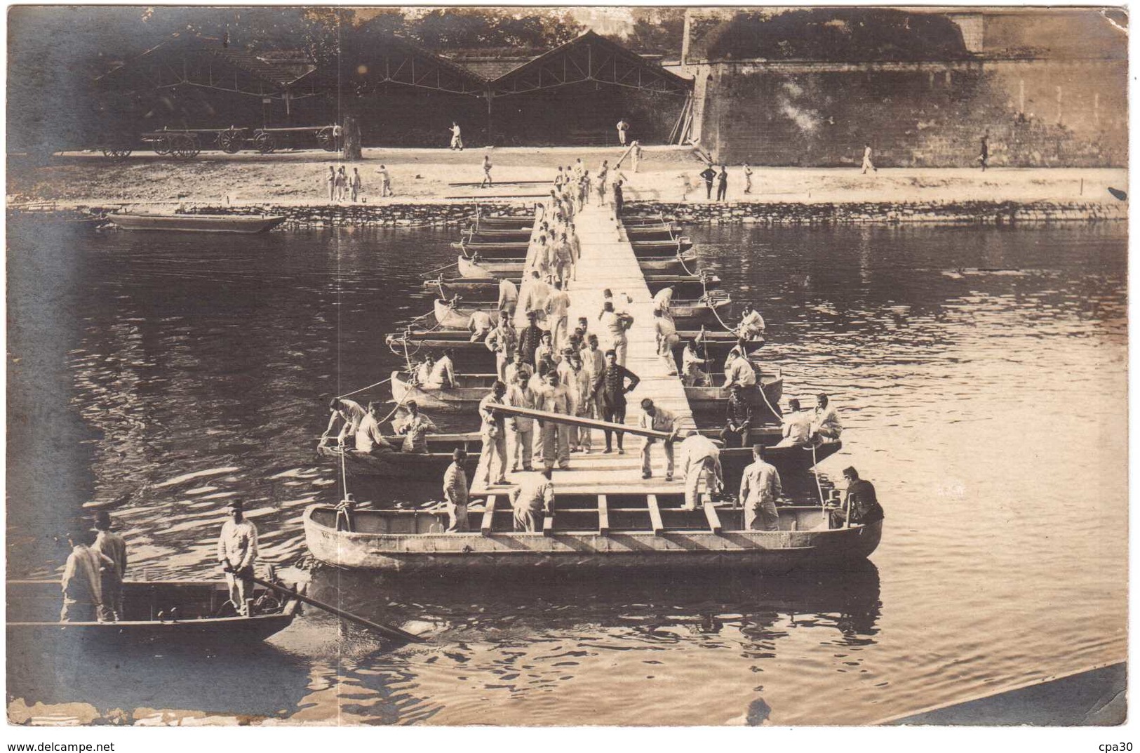 CPA VAUCLUSE.AVIGNON.CARTE PHOTO.LES PONTONNIERS DU 7e GENIE.CONSTRUCTION D'UN PONT. - Avignon