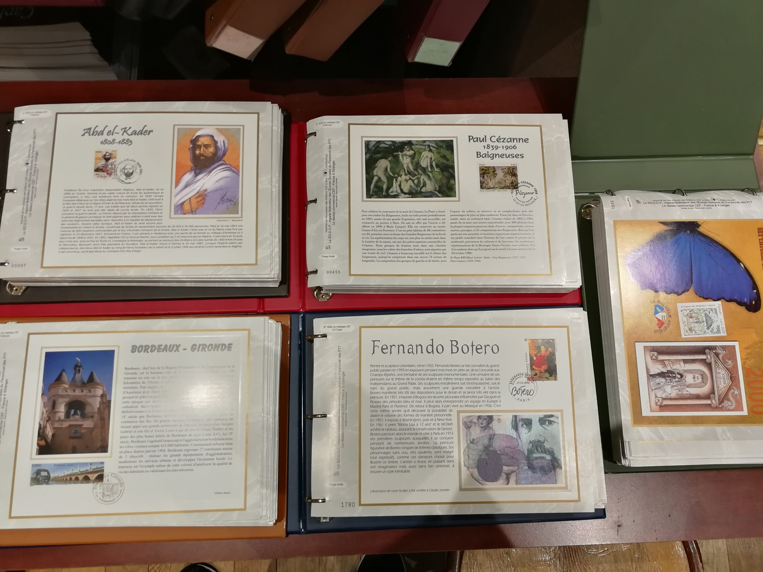 Collection De 600 Documents CEF - Période : 2000/2009 En 5 Classeurs - Prix De Départ : 1€ - Collections