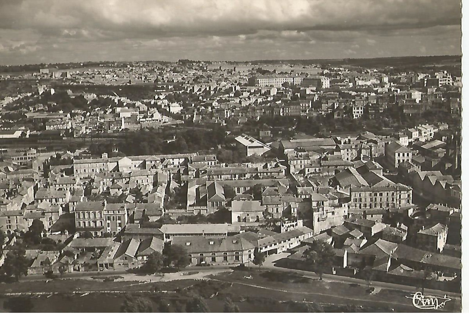 16 Angouleme Vue Aérienne Sur La Ville Et Quartier L Houmeau - Angouleme