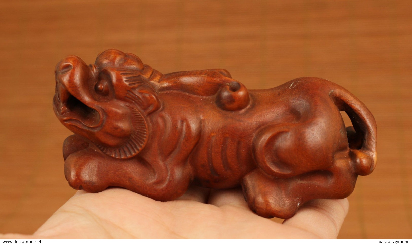 RARE VIEUX BUIS Kirin Statue Figure Noble Décoration MAIN  5  , 50 EUROS. - Asian Art