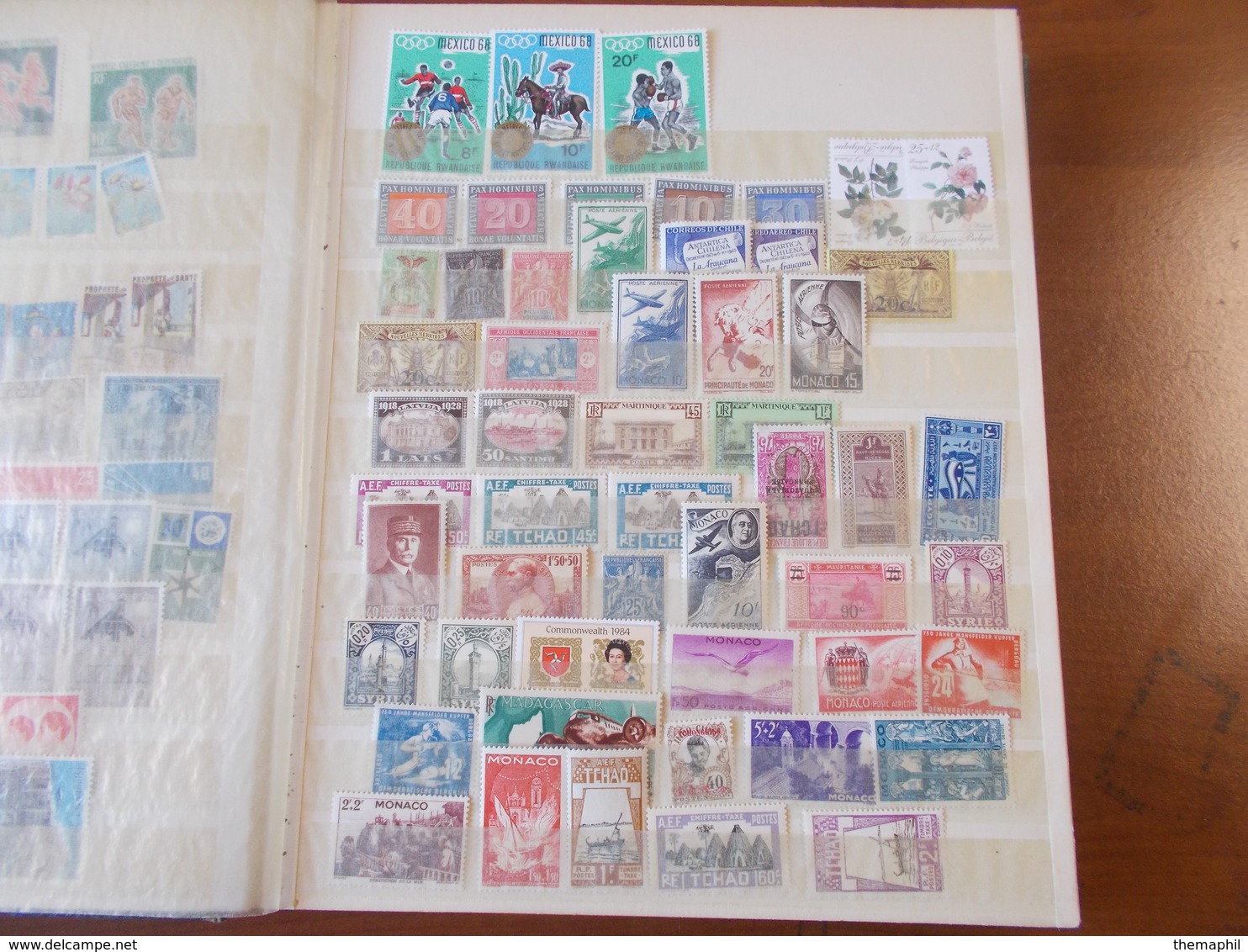 lot n° 671  MONDE   collection dans un classeur n. ou obl. ,  .  no paypal